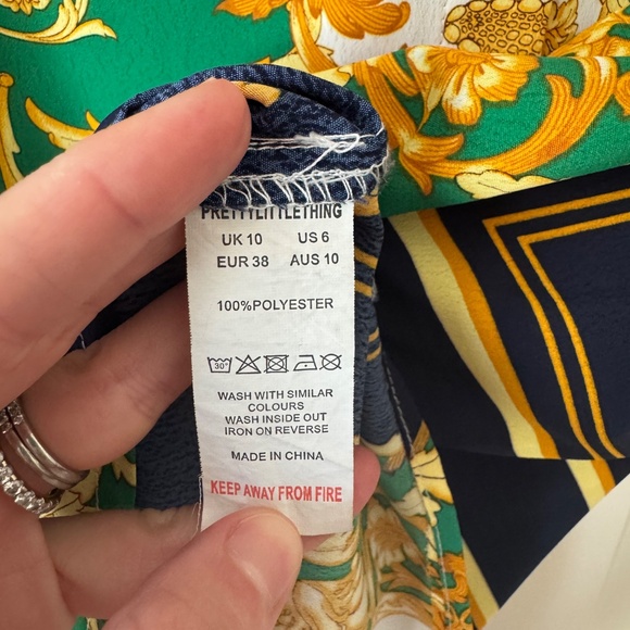 PrettyLittleThing printed blouse - Picture 5 of 5